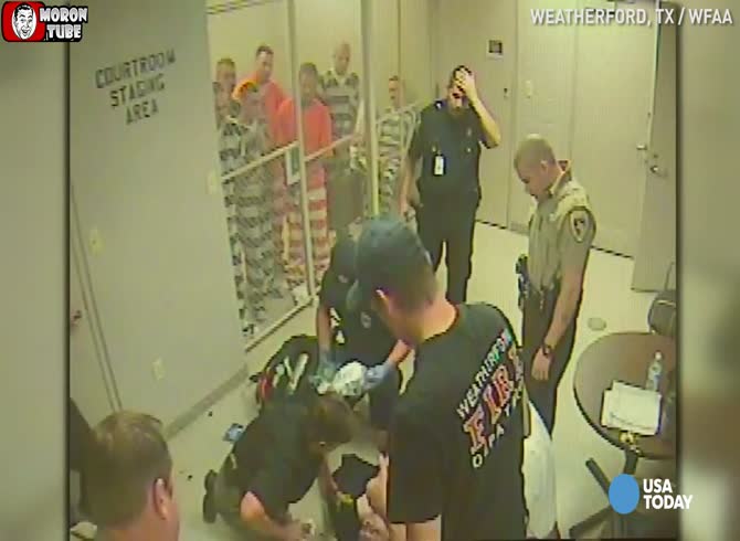 Video :Inmates assist a jail officer who is having a heart attack